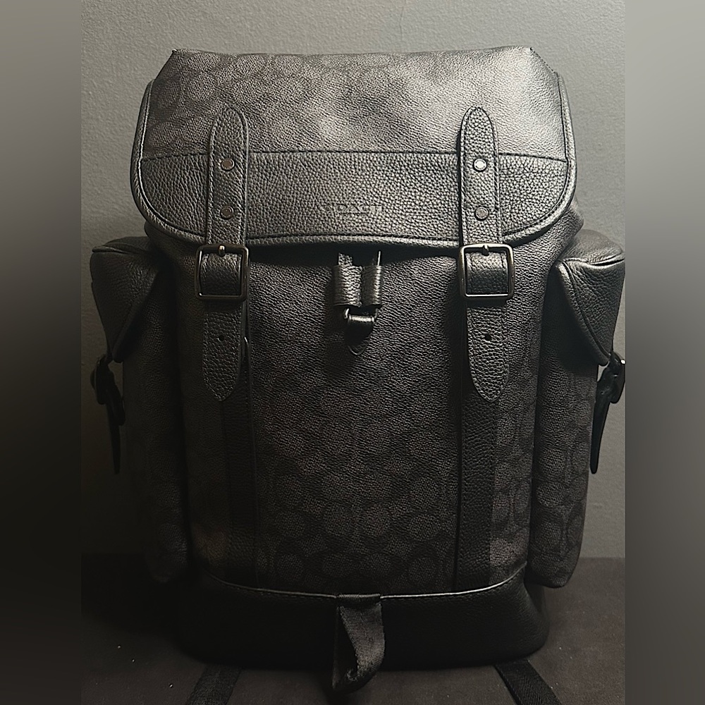 Great Condition Coach Hitch Backpack In Signature Canvas Large